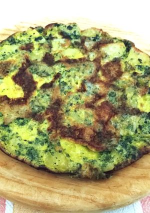 Una foto de Tortilla de patatas y alga espirulina