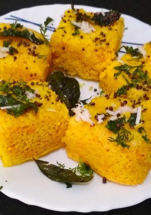 A picture of Microwave Dhokla.