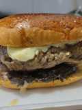 Hamburguesa🥯con berenjenas salteadas🥯🧀🥙