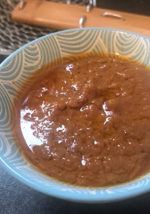 A picture of Peanut sauce (Satay, shumay).
