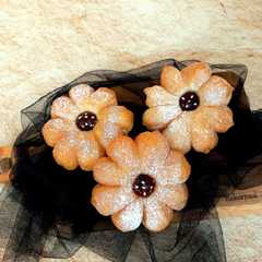 รูปของ Floral-Shaped Doughnuts | Donat Bunga