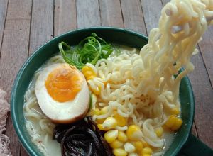Foto resep 197. Ramen Hakata Style (pakai mie instant 😁)