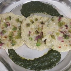 A picture of Paneer ke uttapam.