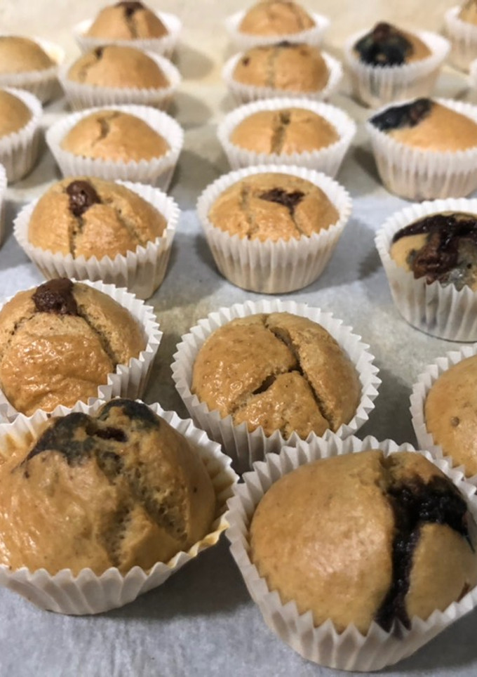 Una foto de Magdalenas con chocolate y arándanos sin azúcar
