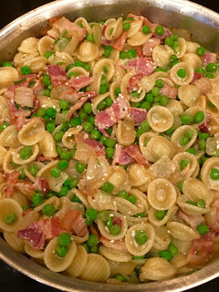 A picture of Creamy Pasta With Bacon and Peas.