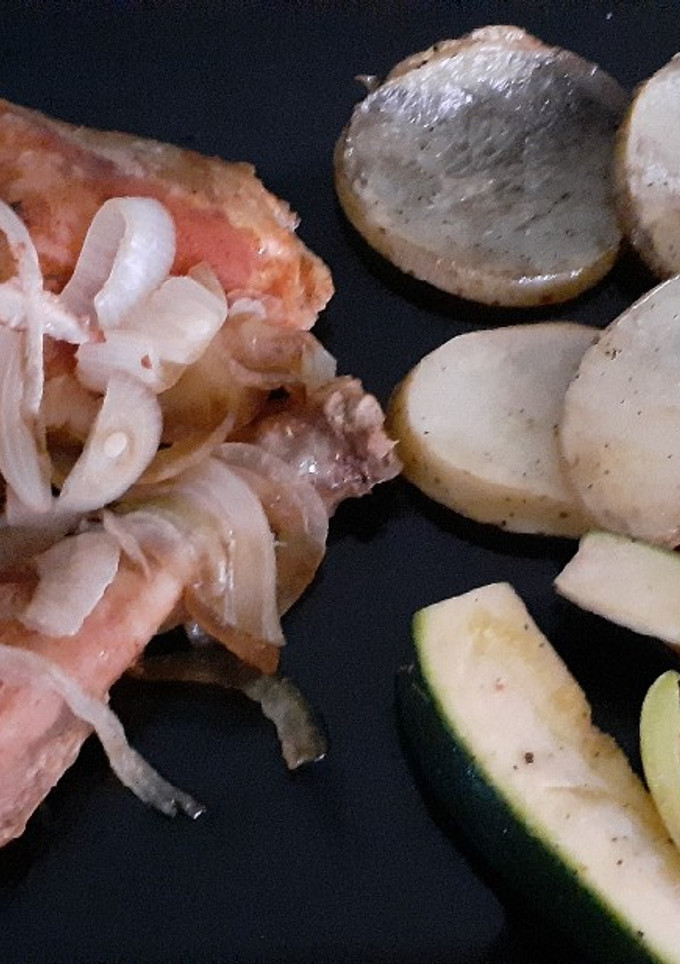 Una foto de Pollo con verduras y papas todo al horno👩‍🍳