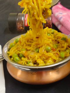 वेज मैगी (veg maggi recipe in Hindi) रेसिपी मुख्य फोटो