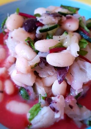 Una foto de Empedrat de bacalao con gazpacho de fresas