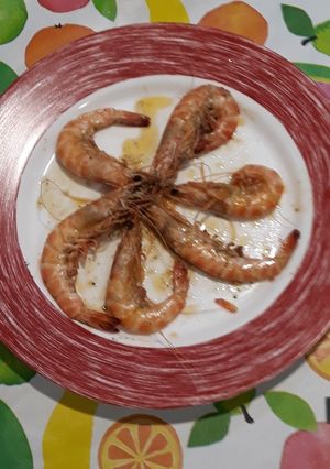 Una foto de Langostinos a la sal y limón