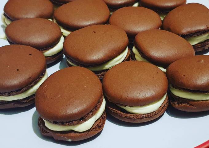 Chocolate Macarons with a White Chocolate Ganache filling