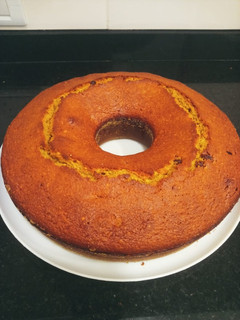 Una foto de Torta de zanahoria banana y salvado de avena. Carrot Cake, budín de zanahoria y banana