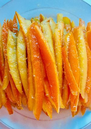 Hình của món Mứt vỏ cam ngào đường.