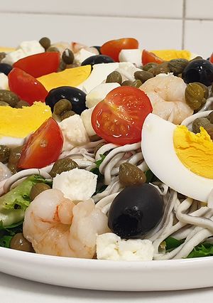 Foto principal de Ensalada templada de gulas y gambas