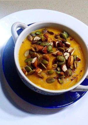 Una foto de Crema de zapallo con semillas tostadas