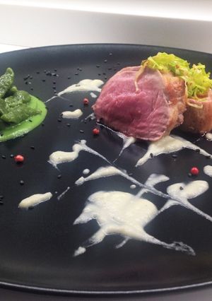 Foto di Filetto di maiale con crema di finocchio e Spätzle di spinaci con crema di broccoletto,