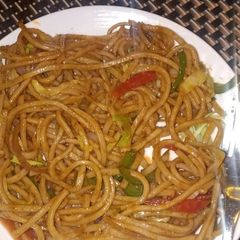 A picture of Veg chowmein.
