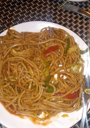 A picture of Veg chowmein.