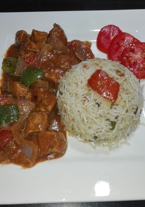 A picture of Chicken Shashlik With Gravy and Fried Rice.