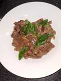 Carne con laurel y albahaca