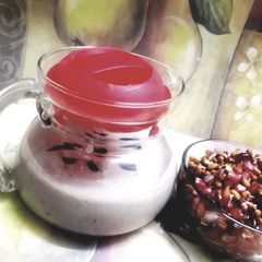A picture of Fruit Smoothie & sprout salad.