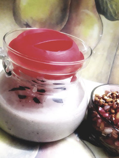 A picture of Fruit Smoothie & sprout salad.