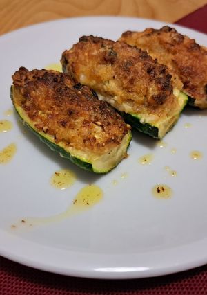 O poză a rețetei Dovlecei cu tonn și brânzică în friteuza cu aer.