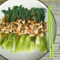 A picture of Pokcay (sawi sendok) siram tahu saus tiram.