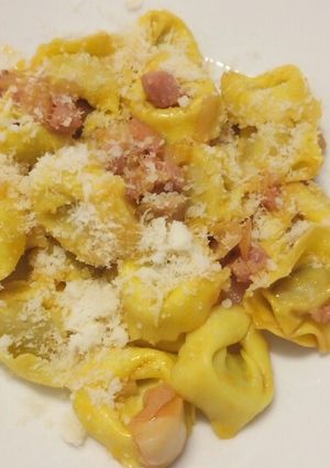 A picture of Tortellini alla boscaiola.
