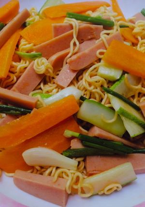 Hình của món Mì xào rau củ.