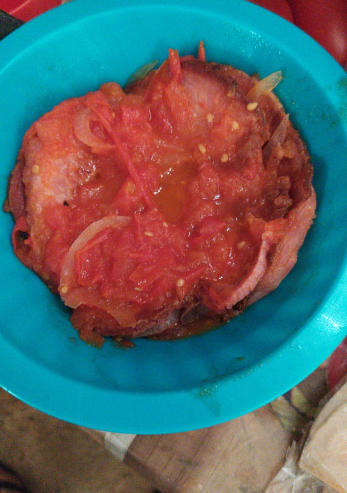 Una foto de Chuletas ahumadas en salsa de tomate