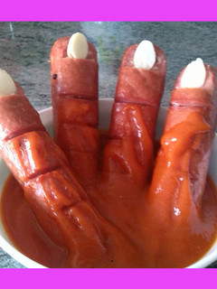 Una foto de Recetas para halloween faciles dedos de zombie sangrientos