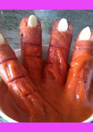 Una foto de Recetas para halloween faciles dedos de zombie sangrientos