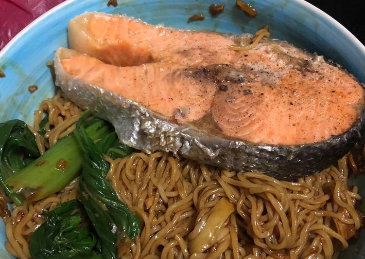 How to Make Super Quick Homemade Wonton Noodle (Salmon Version)