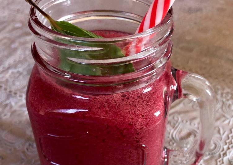 Step-by-Step Guide to Make Award-winning Red Velvet Smoothie