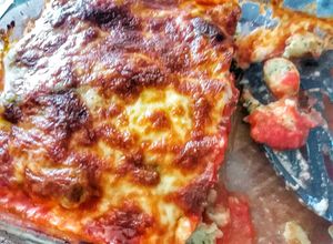 Una foto de Ñoquis de Espinaca gratinados con tomate🍅 albahaca🌿y queso 🧀