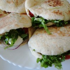 A picture of Moroccan pita bread.