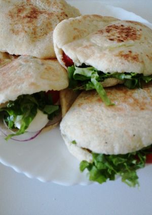 A picture of Moroccan pita bread.