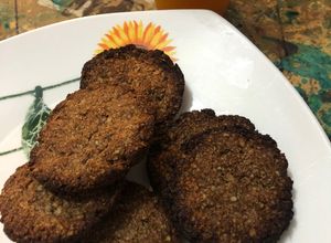 Una foto de Galletas de avena y cacao sin harinas y con pocos pasos