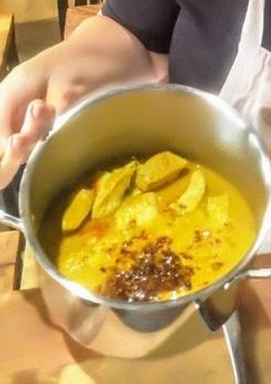 A picture of Coconut fish curry (arachu vecha).