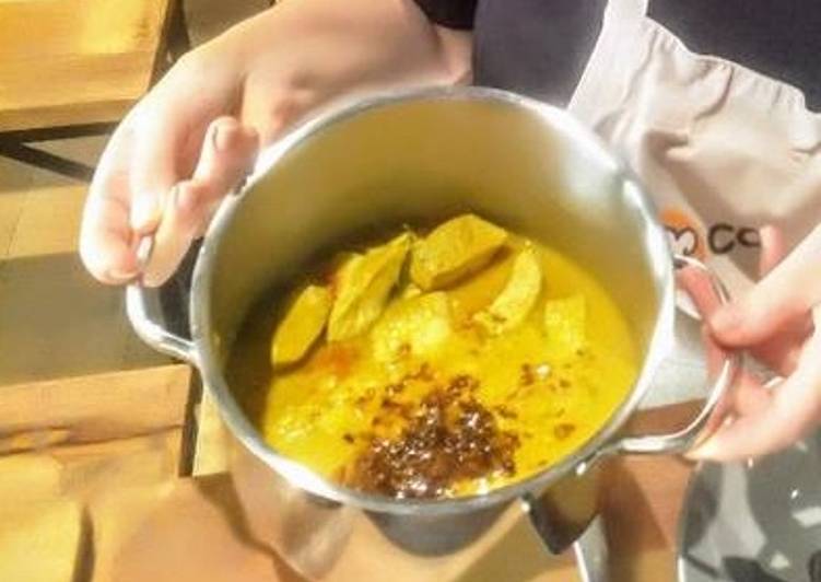 Easiest Way to Make Quick Coconut fish curry (arachu vecha)