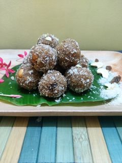আটার লাড্ডু (Attar ladoo recipe in Bengali) রেসিপির প্রধান ছবি