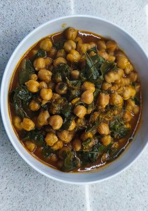 Una foto de Garbanzos con espinacas