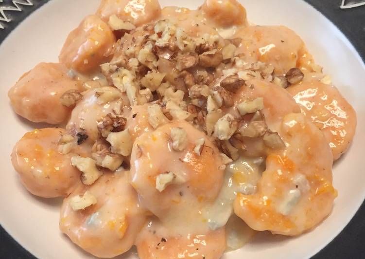 Gnocchi di zucca al gorgonzola e noci