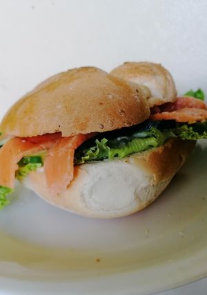 Una foto de Gravlax de salmón