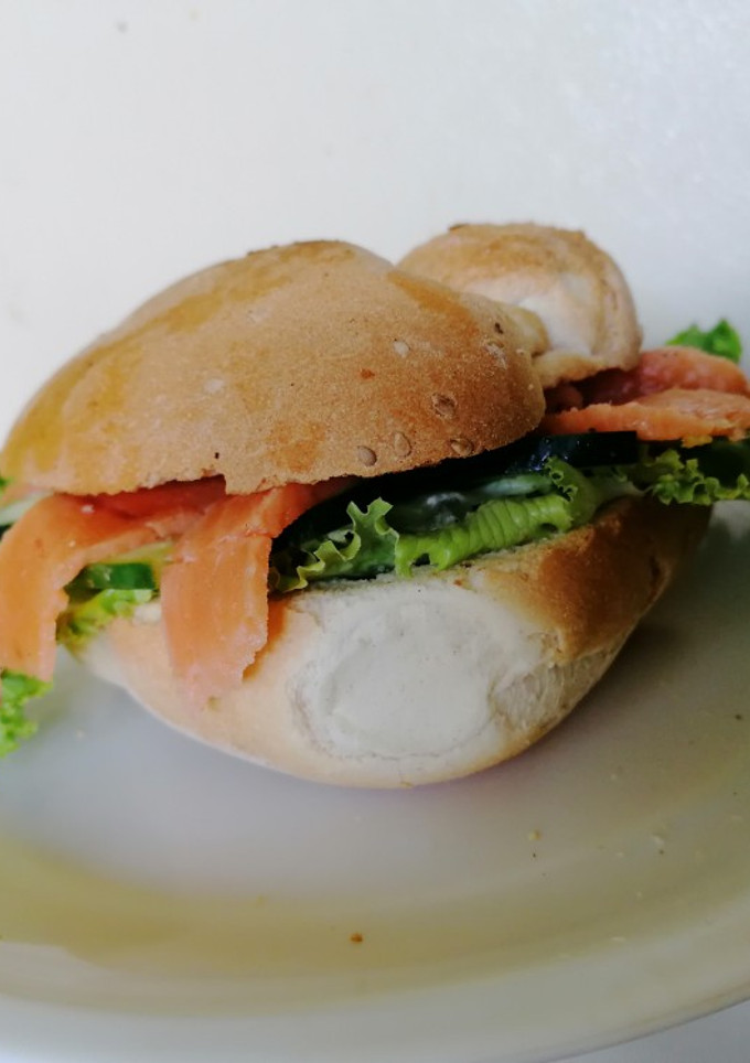 Una foto de Gravlax de salmón