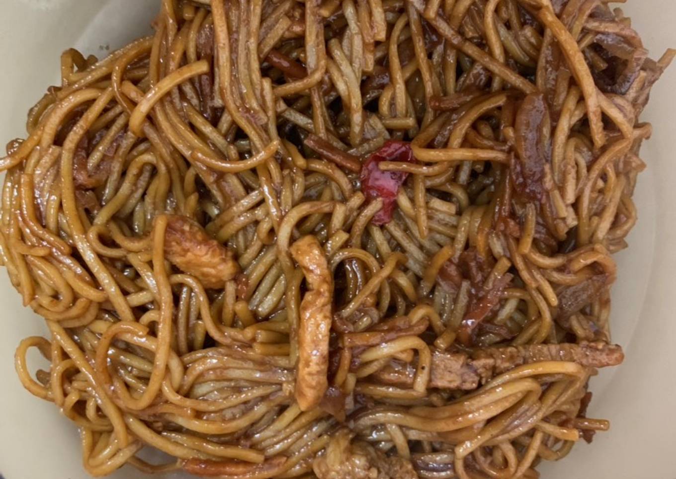 Noodle con carne y verduras al wok