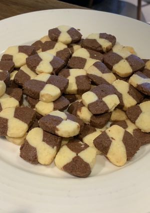 A picture of Two-Tone Chocolate Cookies.