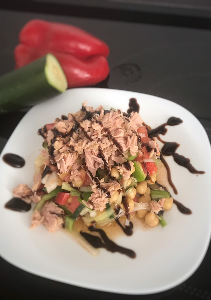 Una foto de Ensalada de garbanzos