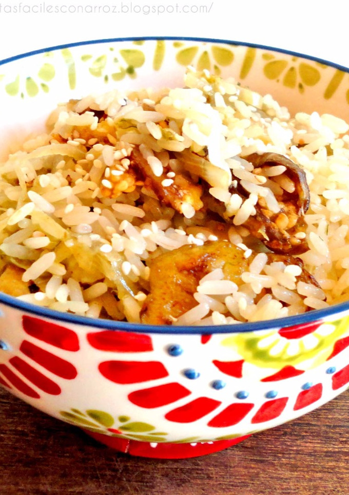 Una foto de Delicioso y nutritivo arroz vegetariano/vegano con berenjenas