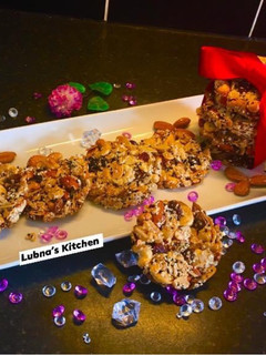 A picture of Fruit and Nut Cookies:.